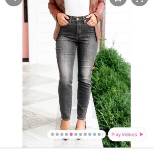 NWT Judy Blue Mid-rise Slim fit Black Jeans